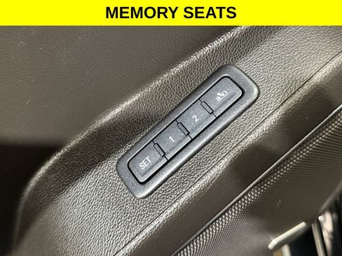 Used 2018 Chevrolet Tahoe LT w/ LT Signature Package AWD/4WD image 4