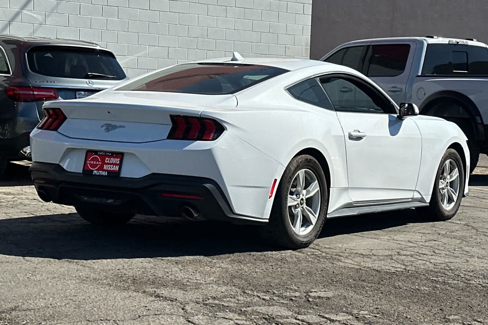 Used 2024 Ford Mustang Coupe RWD image 3