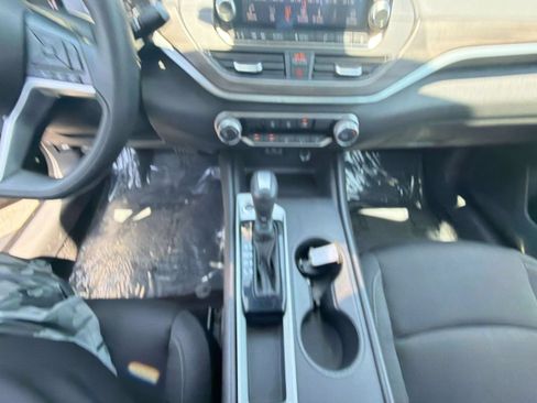 Used 2025 Nissan Altima 2.5 SV FWD image 17