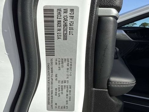 Used 2025 Jeep Grand Cherokee Limited w/ Luxury Tech Group II AWD/4WD image 37