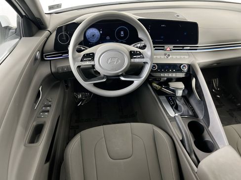 Used 2024 Hyundai Elantra SEL FWD image 21
