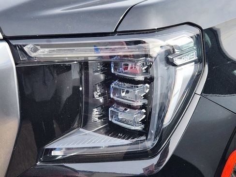 Used 2021 GMC Yukon Denali w/ Advanced Technology Package image 8