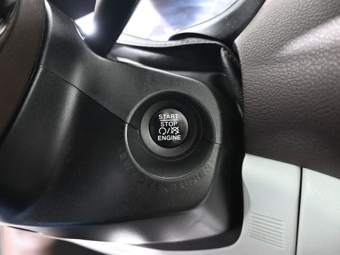 Used 2015 Jeep Renegade Latitude w/ Cold Weather Group AWD/4WD image 32