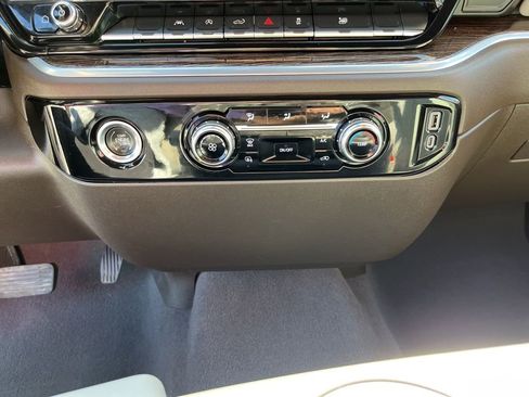 Used 2023 GMC Sierra 1500 SLE w/ Enhanced Capability Package AWD/4WD image 22