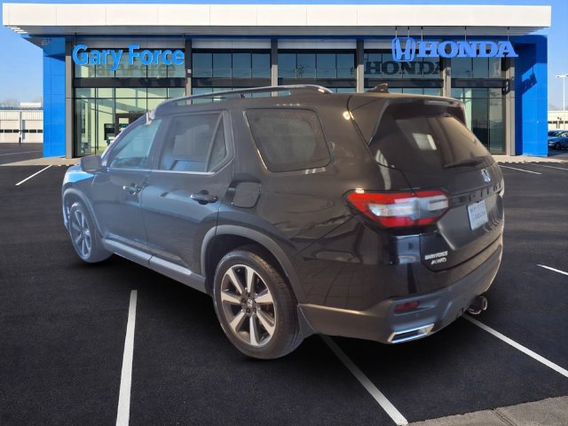 Certified 2024 Honda Pilot Touring image 3