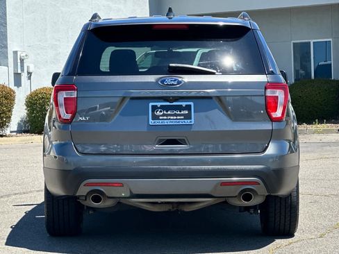 Used 2017 Ford Explorer XLT w/ Equipment Group 202A FWD image 8