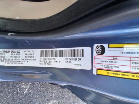 Used 2011 Chrysler 200 Limited image 16