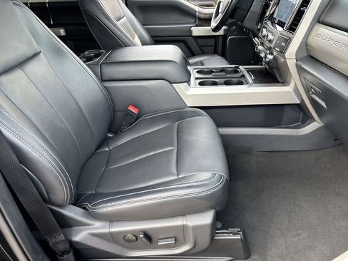 Used 2022 Ford F250 Lariat w/ Black Appearance Package image 27