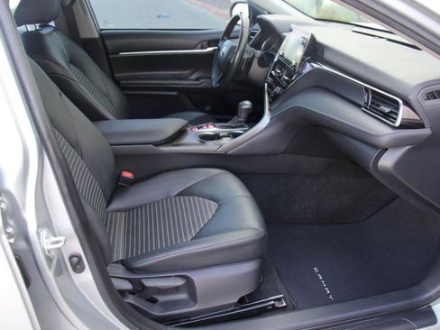 Used 2022 Toyota Camry SE FWD image 27