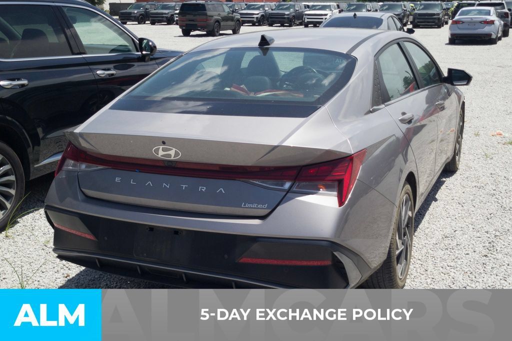 Used 2024 Hyundai Elantra Limited FWD image 3