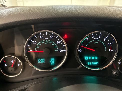 Used 2015 Jeep Wrangler Unlimited Sahara w/ Connectivity Group AWD/4WD image 12