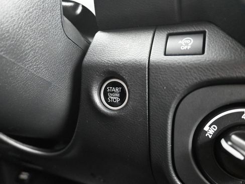 Used 2025 Nissan Frontier SV image 15