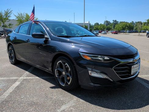 Used 2022 Chevrolet Malibu LT FWD image 1