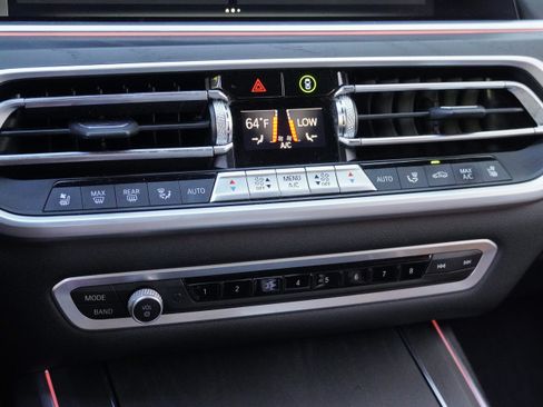 Used 2022 BMW X7 xDrive40i w/ M Sport Package AWD/4WD image 28