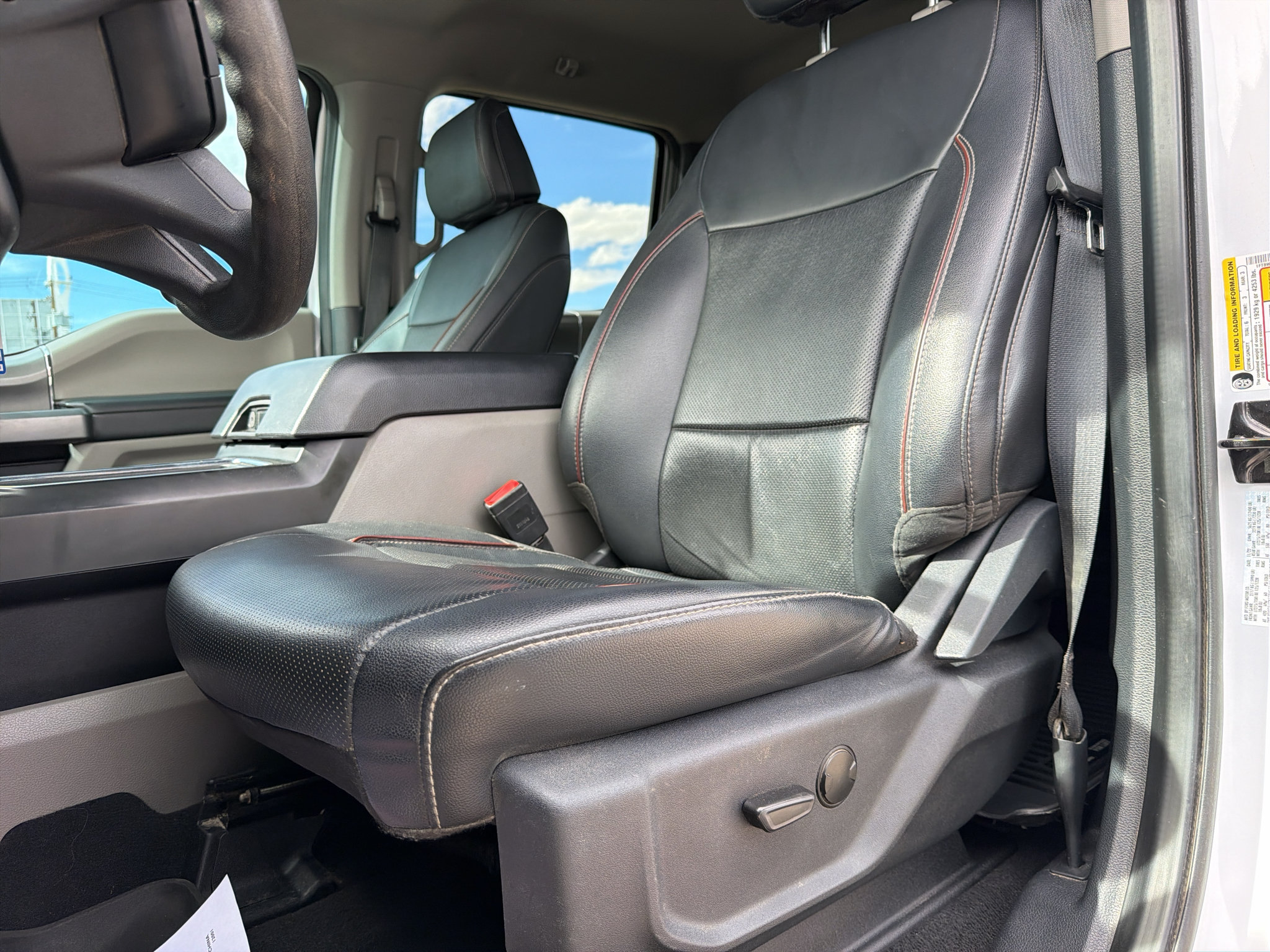 Used 2022 Ford F350 XLT w/ XLT Premium Package AWD/4WD image 16