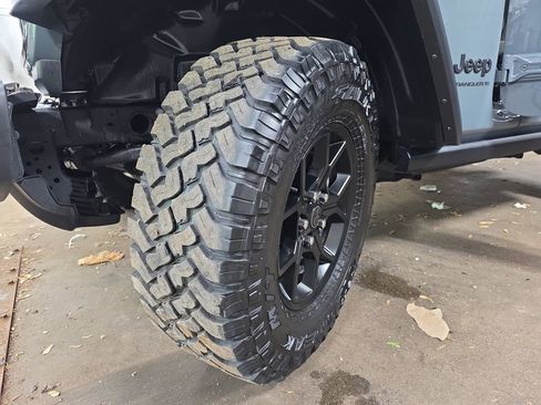 Used 2024 Jeep Wrangler Sport AWD/4WD image 29