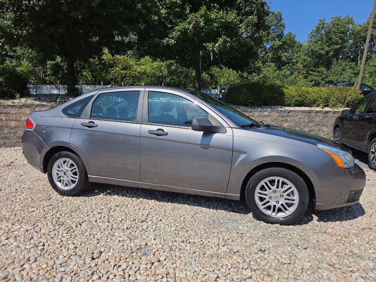 Used 2010 Ford Focus SE FWD image 8