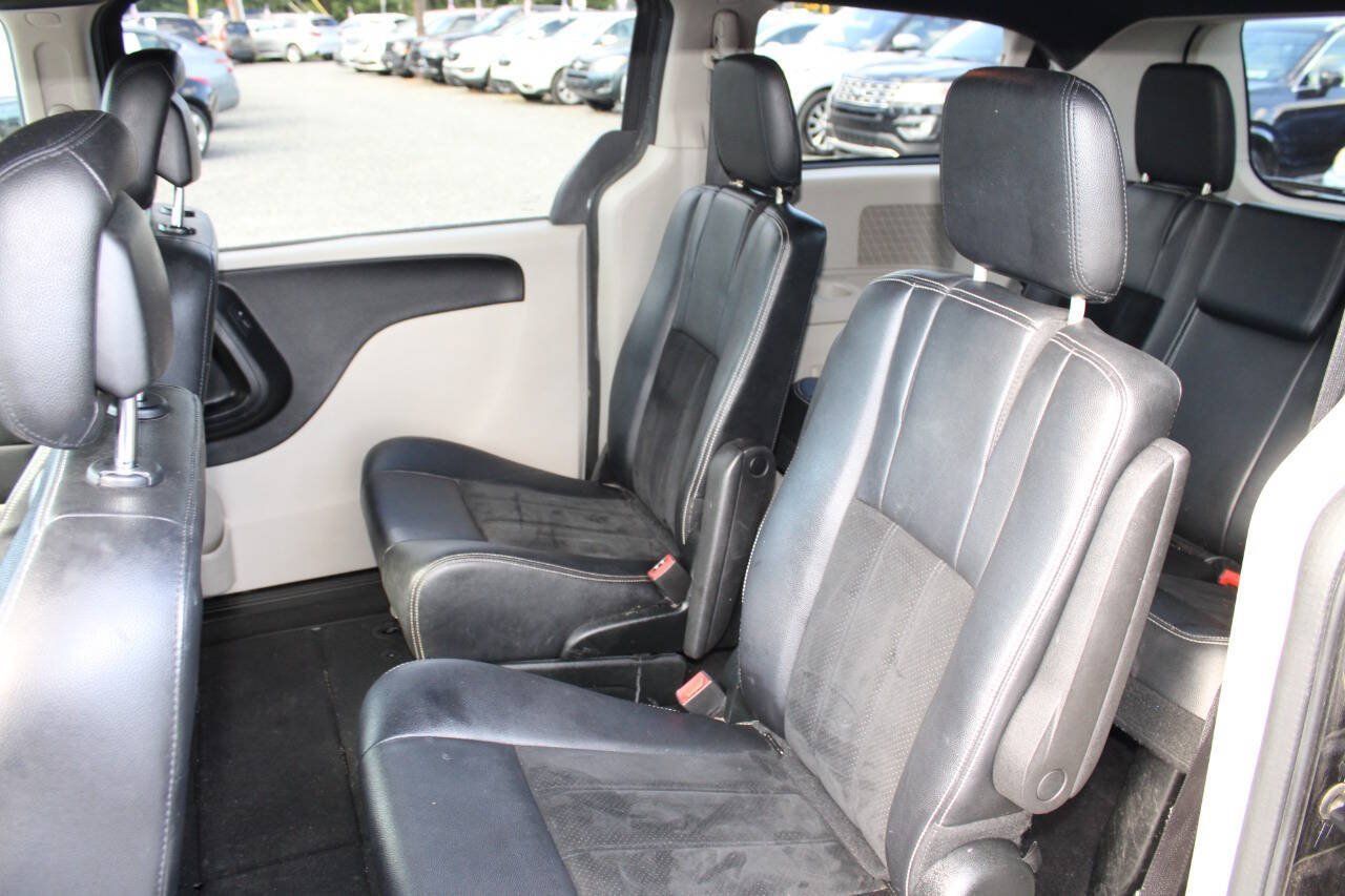 Used 2018 Dodge Grand Caravan SXT FWD image 19