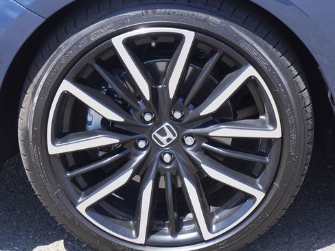 Used 2025 Honda Accord Touring image 4