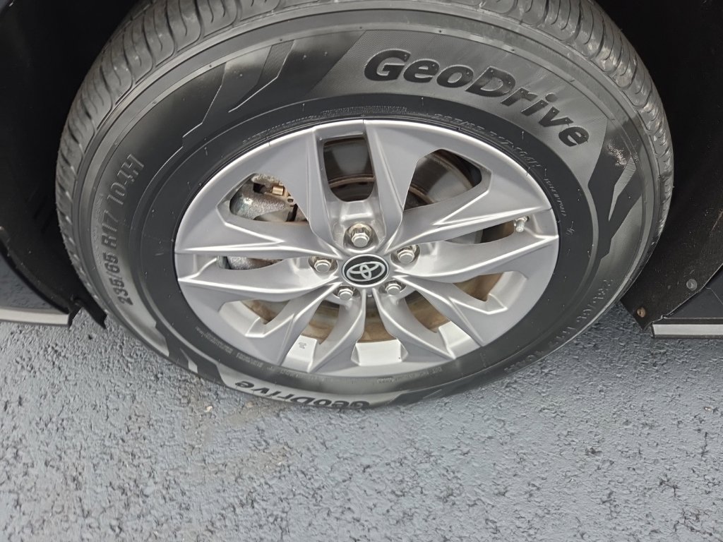 Certified 2024 Toyota Sienna LE AWD/4WD image 10