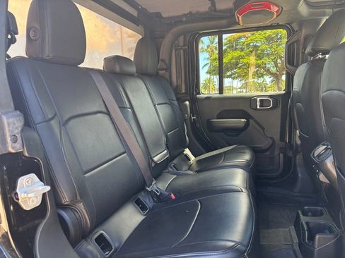 Used 2020 Jeep Gladiator Sport w/ Quick Order Package 23S AWD/4WD image 11