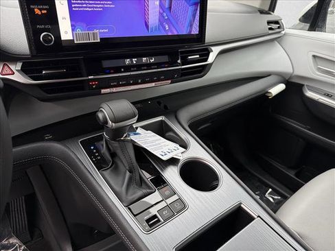 New 2026 Toyota Sienna XLE image 18
