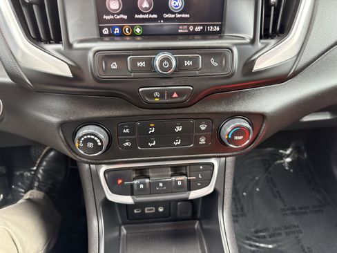 Used 2024 GMC Terrain SLE FWD image 31