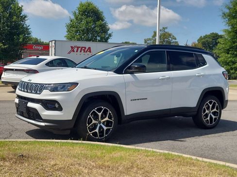 Used 2025 Jeep Compass Limited AWD/4WD image 7