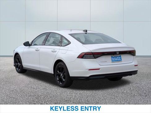 Certified 2025 Honda Accord SE image 9