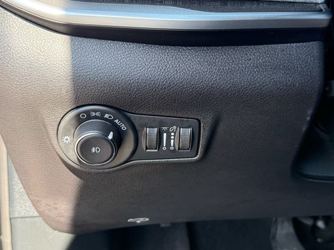 Used 2024 Jeep Compass Latitude AWD/4WD image 15