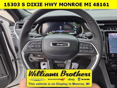 Used 2024 Jeep Grand Cherokee Limited 4xe image 12