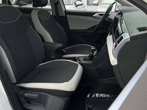 New 2025 Volkswagen Taos SE image 8