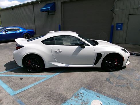 Used 2025 Toyota GR86 Premium w/ Performance Package RWD image 6