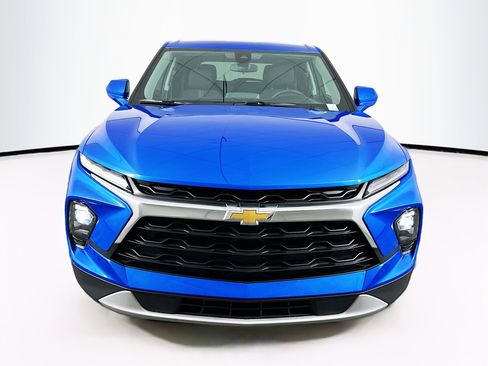 Used 2025 Chevrolet Blazer LT image 2