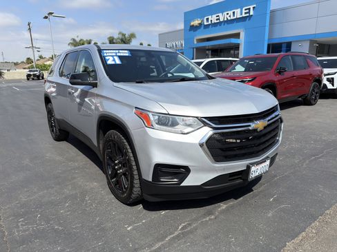 Used 2021 Chevrolet Traverse LS FWD image 2