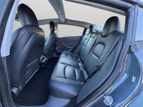 Used 2022 Tesla Model 3 Long Range image 33
