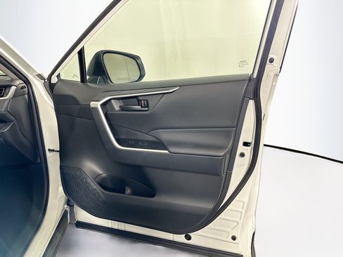 Used 2025 Toyota RAV4 LE image 30