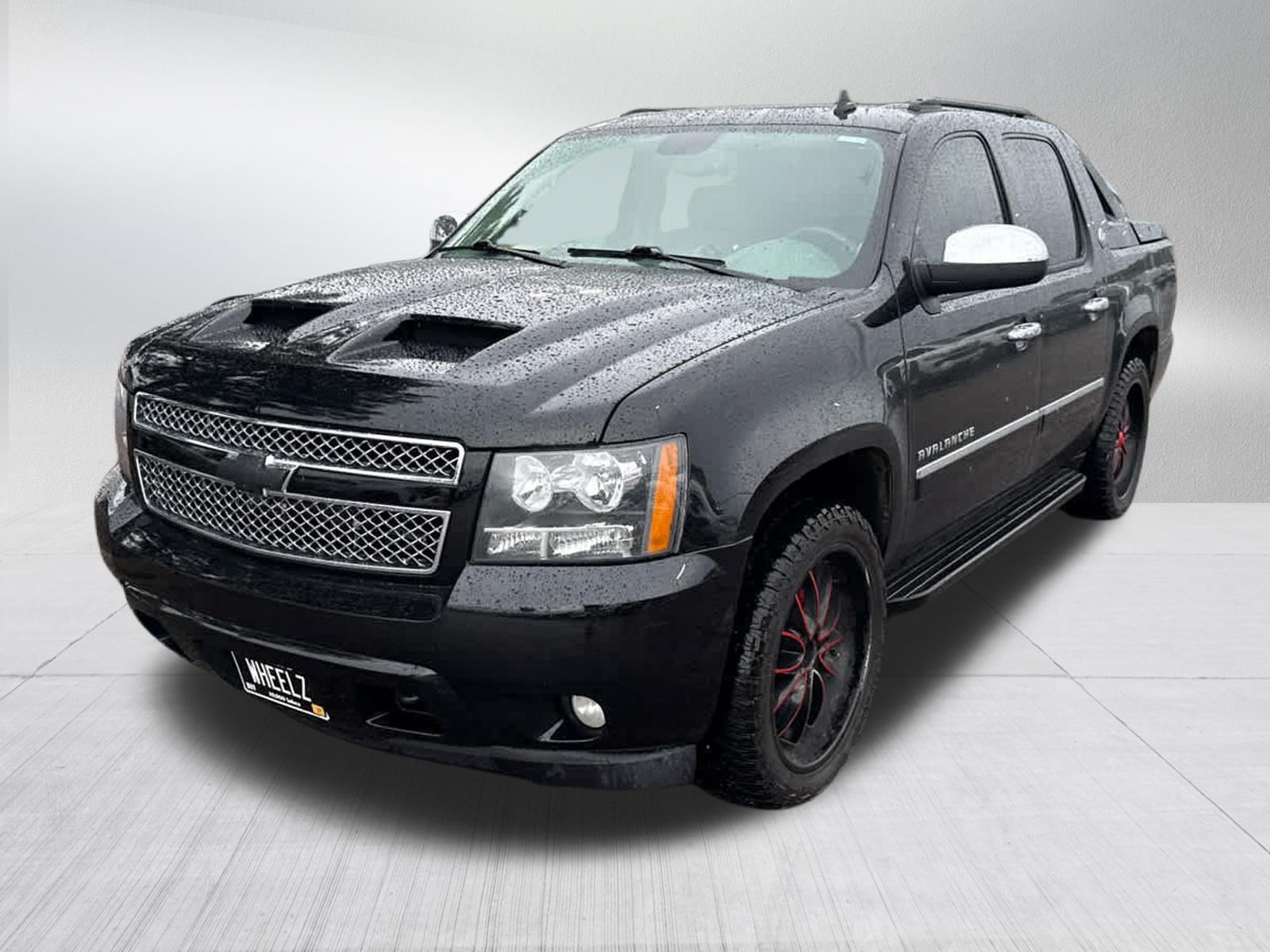 Used 2013 Chevrolet Avalanche LTZ AWD/4WD image 3