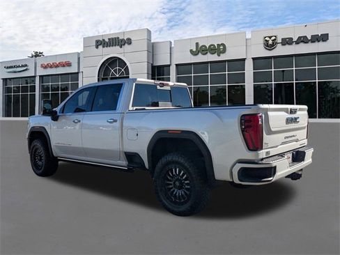 Used 2025 GMC Sierra 2500 Denali Ultimate image 5