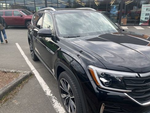 Used 2025 Volkswagen Atlas SEL Premium R-Line image 5