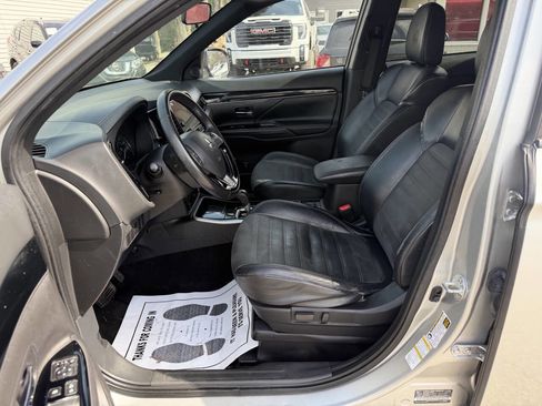 Used 2019 Mitsubishi Outlander LE image 9