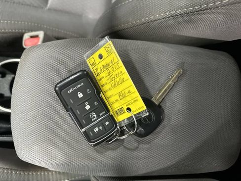 Used 2015 Toyota Corolla LE FWD image 33