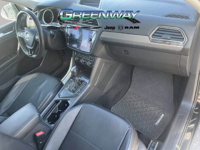 Used 2021 Volkswagen Tiguan SE w/ Panoramic Sunroof Package FWD image 11