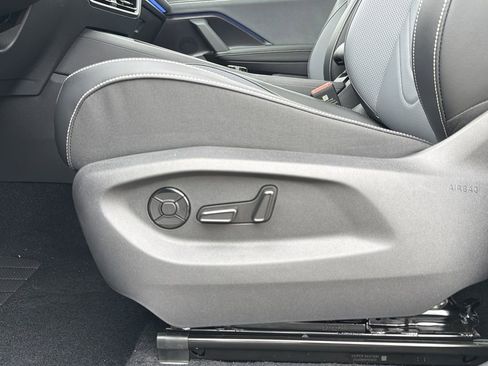 New 2026 Volkswagen Tiguan SE image 22