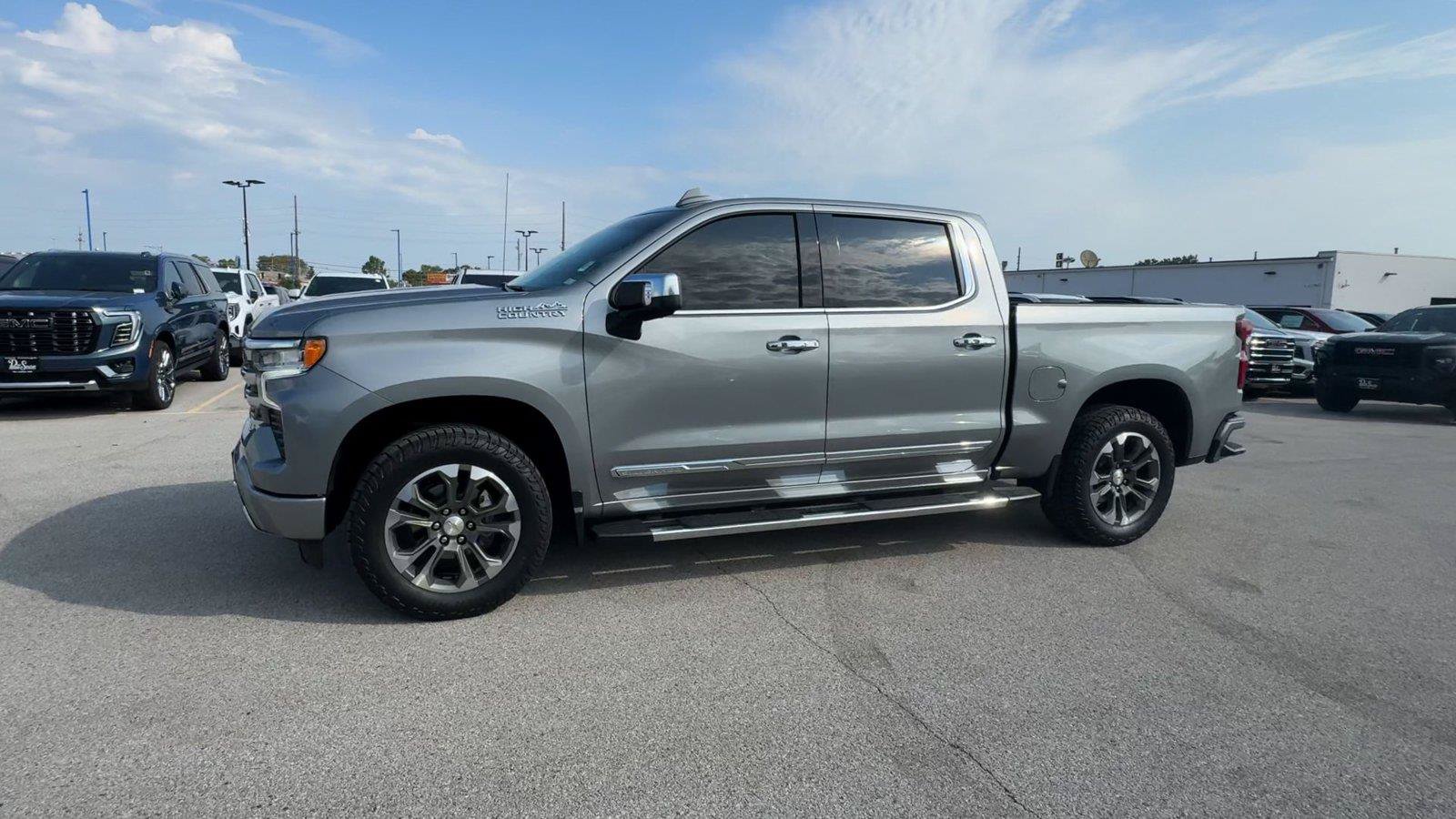Used 2023 Chevrolet Silverado 1500 High Country w/ Technology Package AWD/4WD image 6