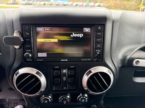 Used 2016 Jeep Wrangler Unlimited Rubicon AWD/4WD image 21