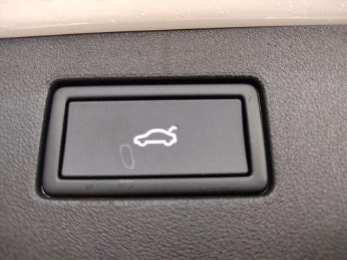 New 2025 Volkswagen Tiguan SE R-Line image 21