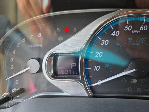Used 2011 Toyota Sienna XLE FWD image 21