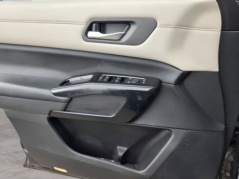 Used 2022 Nissan Pathfinder SV FWD image 17
