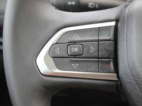 Used 2025 Jeep Compass Latitude w/ Convenience Group AWD/4WD image 14